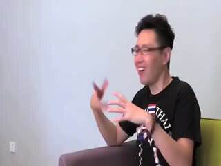《異國他鄉與人妖小月陷入愛情，怎樣啪啪啪？》
